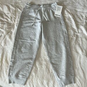 Lululemon HR jogger crop NWT